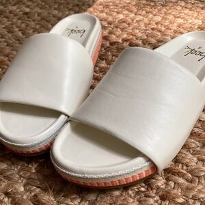 New: beek Pelican Leather Slide Sandal in Vanilla. Size 8
